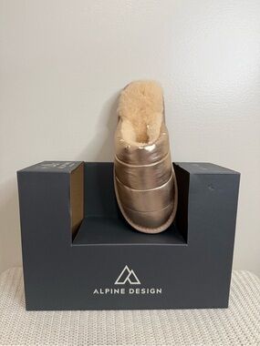 NWT Alpine Designs rose gold slip on slipper in size 8